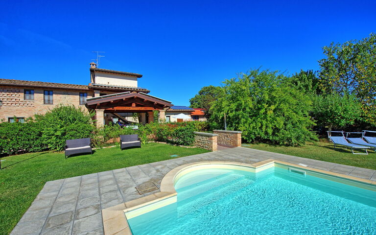 Casale Tiziano: Garten, Schwimmbad