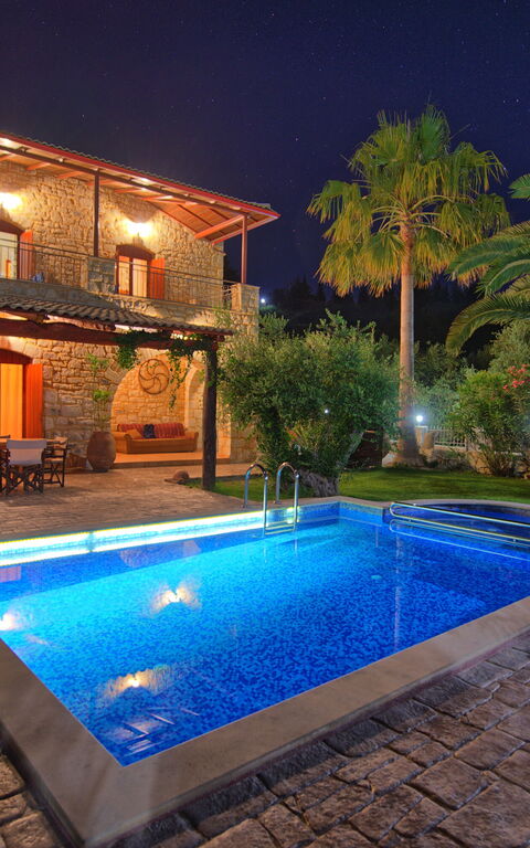 Villa Vrisses: Draussen