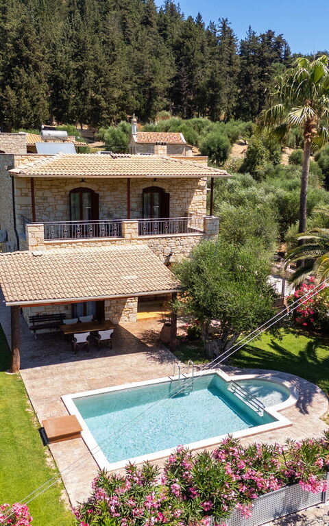 Villa Vrisses: Ansichten, Außen, Draussen, Garten, Schwimmbad