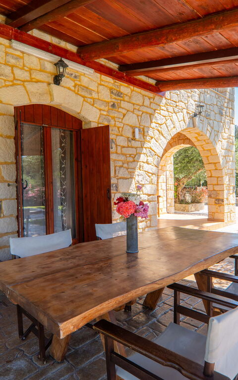 Villa Vrisses: Balkon / Terrasse / Patio, Draussen, Garten