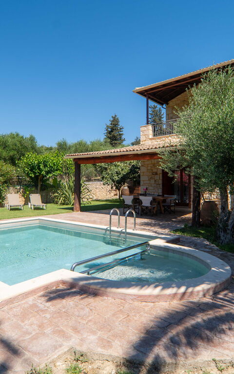 Villa Vrisses: Außen, Balkon / Terrasse / Patio, Draussen, Garten, Schwimmbad