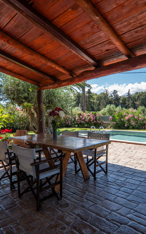 Villa Vrisses: Außen, Balkon / Terrasse / Patio, Draussen, Schwimmbad