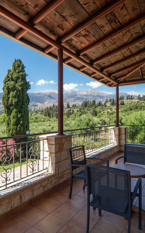 Villa Vrisses: Außen, Balkon / Terrasse / Patio, Draussen, Schwimmbad