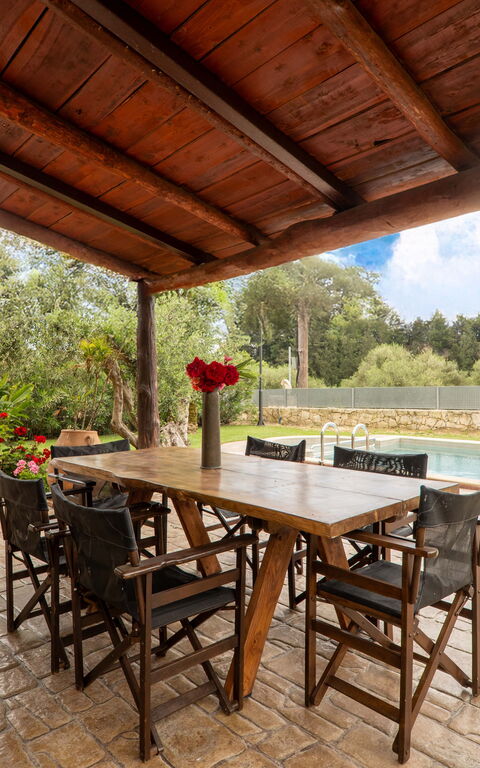 Villa Vrisses: Draussen