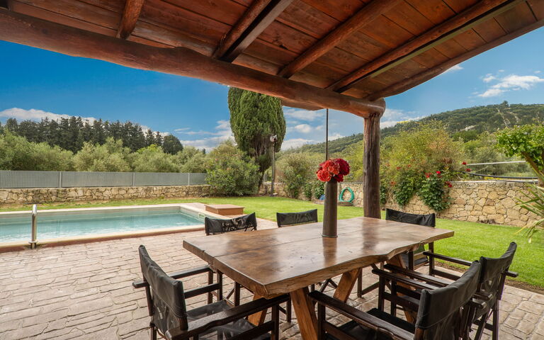 Villa Vrisses: Balkon / Terrasse / Patio, Draussen, Schwimmbad