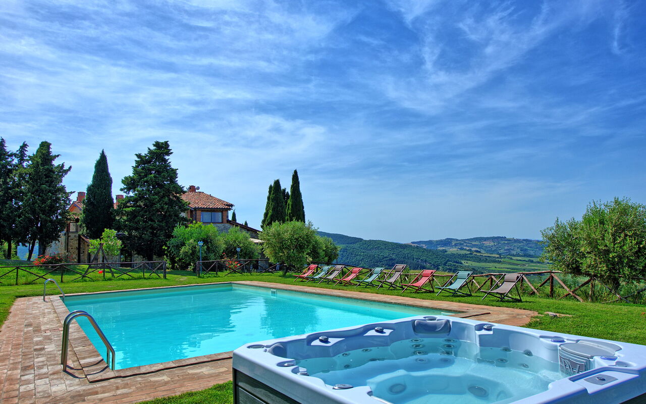Casale Santa Francesca: Draussen, Garten, Schwimmbad