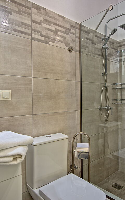 Beachfront Villa Seasun: Bad