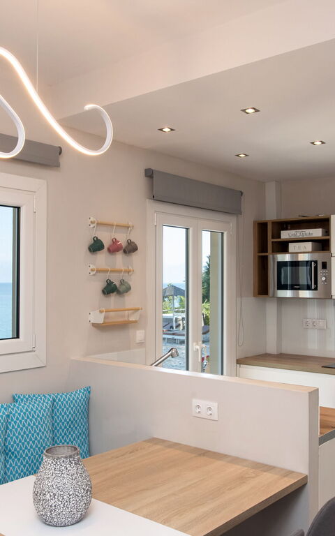 Beachfront Villa Seasun: Esszimmer, Küche