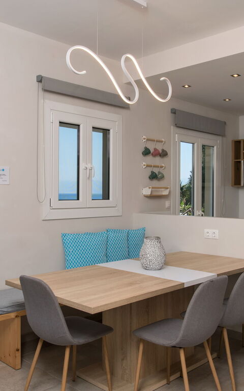 Beachfront Villa Seasun: Esszimmer, Küche