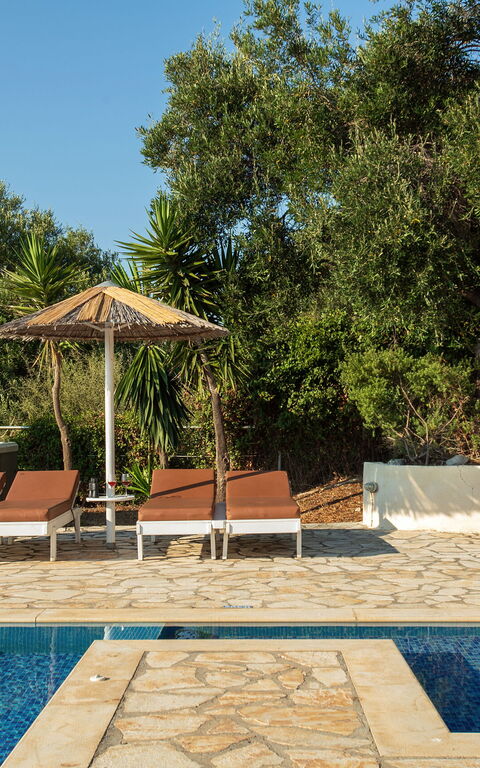 Beachfront Villa Seasun: Draussen, Schwimmbad