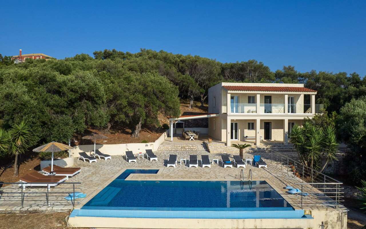 Beachfront Villa Seasun: Ansichten, Schwimmbad