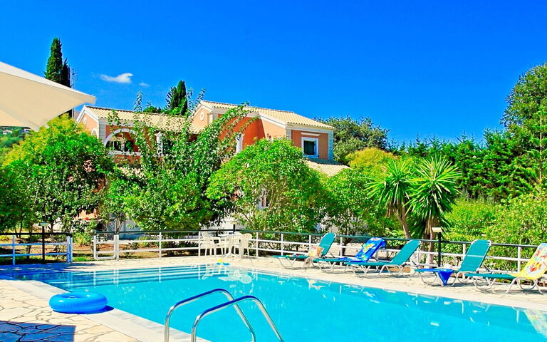 Beach Villa Nancy: Garten, Schwimmbad