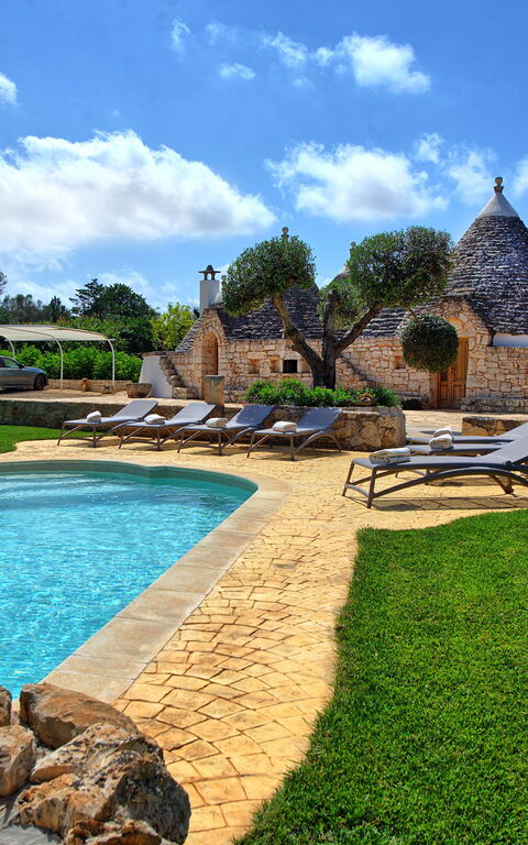 Trullo Santo Stefano: Draussen, Garten, Schwimmbad
