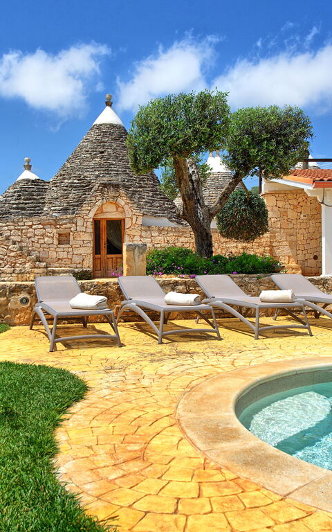 Trullo Santo Stefano: Draussen, Garten, Schwimmbad