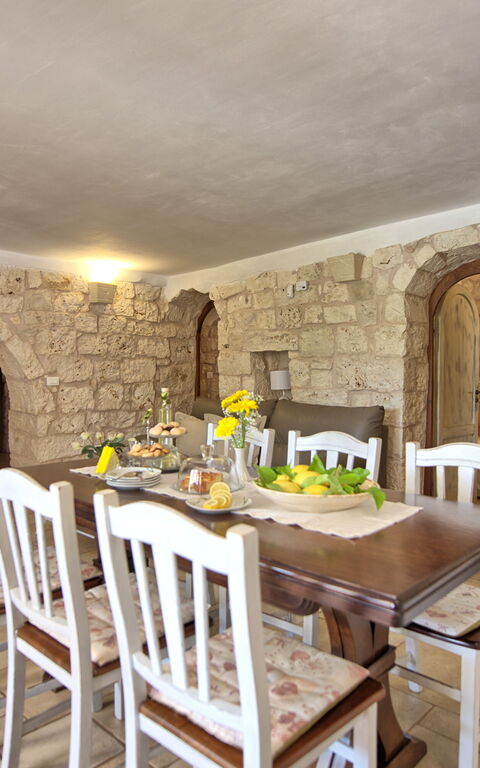 Trullo Santo Stefano: Esszimmer, Küche, Wohnzimmer