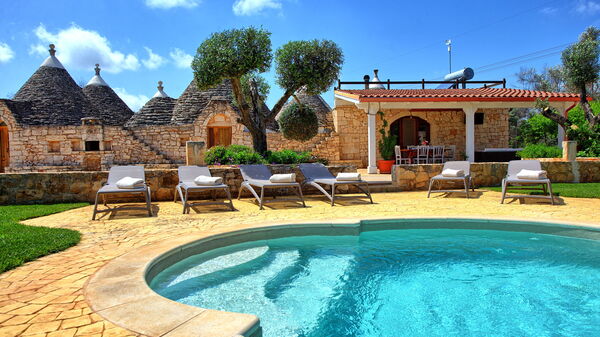 Trullo Santo Stefano: Draussen, Garten, Schwimmbad