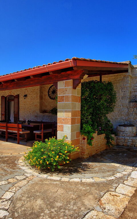 Lamia Santo Arcangelo: Außen