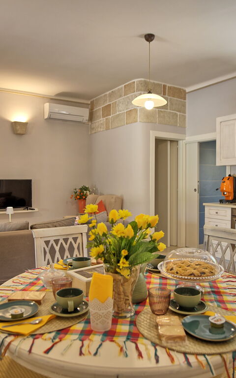 Lamia Santo Arcangelo: Esszimmer, Küche, Wohnzimmer