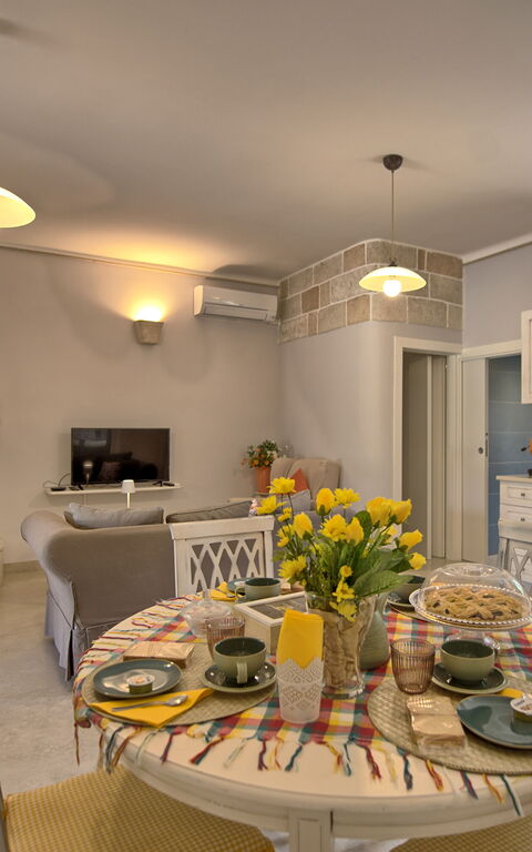 Lamia Santo Arcangelo: Esszimmer, Küche, Wohnzimmer