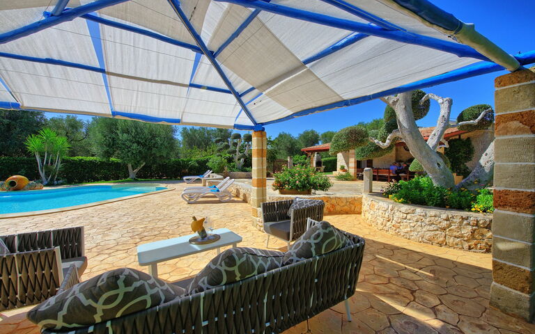 Lamia Santo Arcangelo: Außen