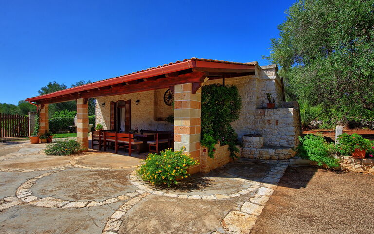 Lamia Santo Arcangelo: Außen