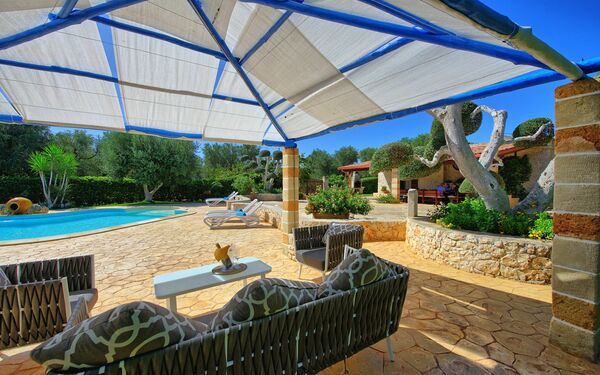 Lamia Santo Arcangelo: Außen