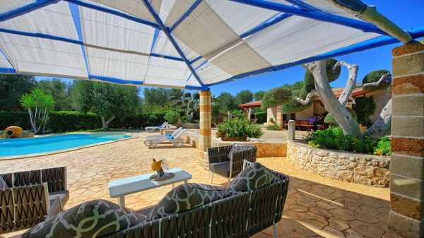 Lamia Santo Arcangelo: Außen