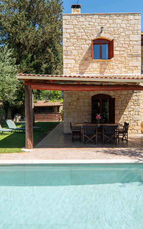 Villa Nipos: Außen, Balkon / Terrasse / Patio, Draussen, Garten, Schwimmbad