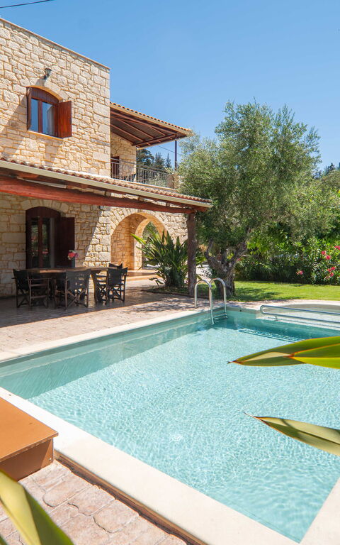 Villa Nipos: Außen, Balkon / Terrasse / Patio, Draussen, Garten, Schwimmbad