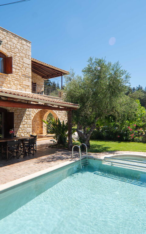 Villa Nipos: Außen, Balkon / Terrasse / Patio, Draussen, Garten, Schwimmbad