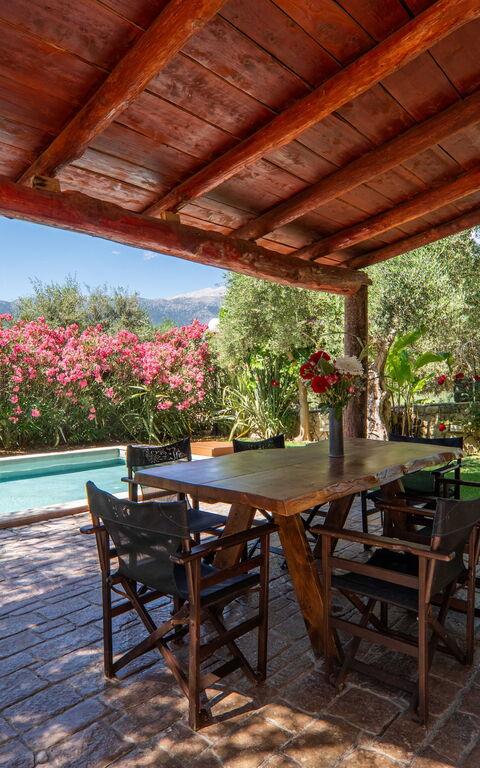 Villa Nipos: Außen, Draussen, Schwimmbad