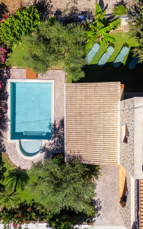 Villa Nipos: Schwimmbad