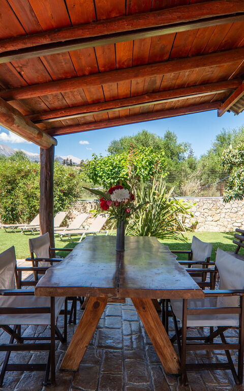 Villa Nipos: Außen, Draussen, Garten