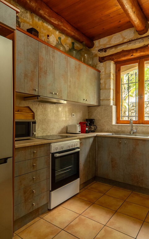 Villa Nipos: Bad, Küche