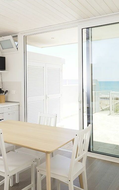 Villa Ariel: Esszimmer, Küche, Wohnzimmer