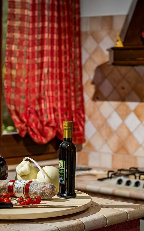 Villa Del Golfo: Esszimmer, Küche, Wohnzimmer