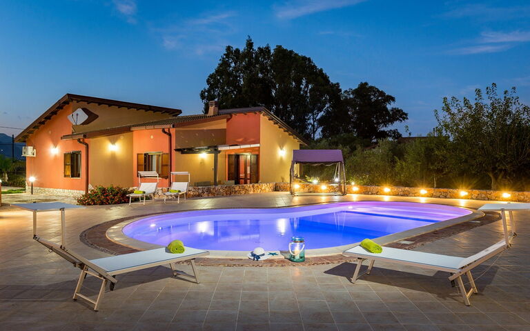 Villa Del Golfo: Schwimmbad