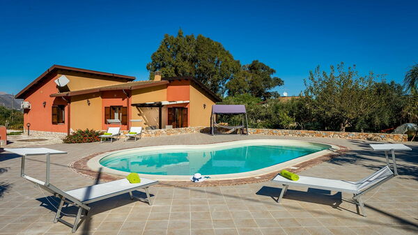 Villa del Golfo: Schwimmbad