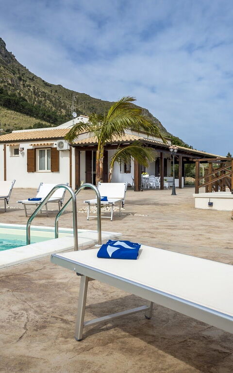 Villa Mare e Monti: Draussen, Schwimmbad