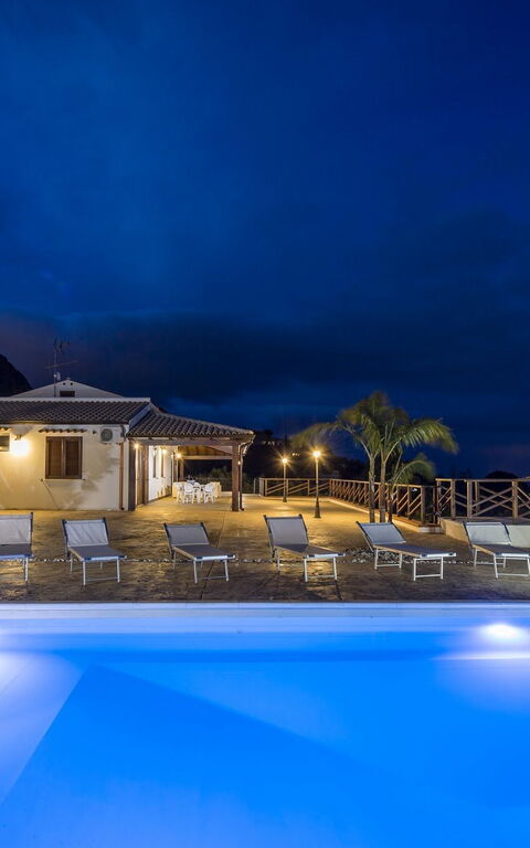 Villa Mare e Monti: Draussen, Schwimmbad