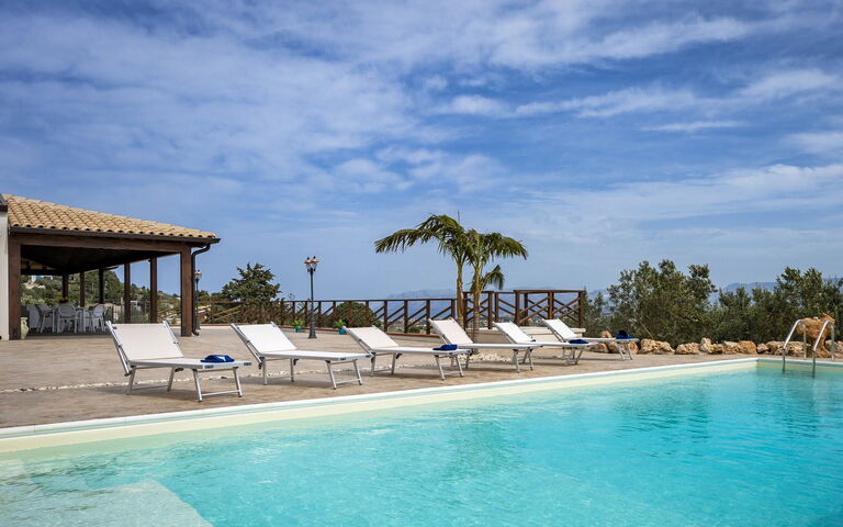 Villa Mare e Monti: Schwimmbad