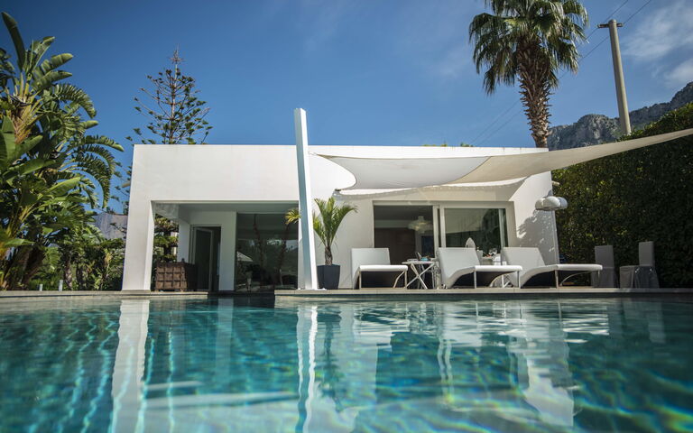 Villa Denari: Draussen, Schwimmbad