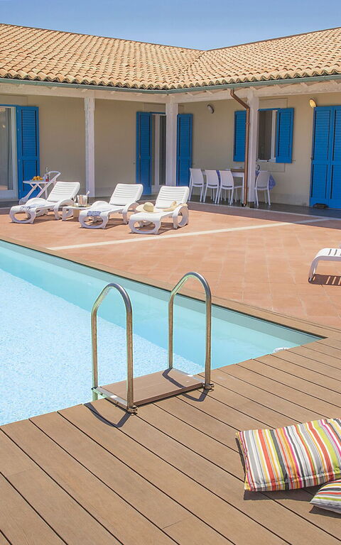 Villa Ala: Draussen, Schwimmbad