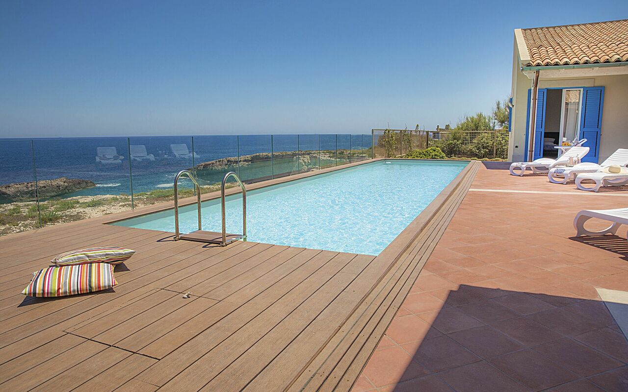 Villa Ala: Draussen, Schwimmbad