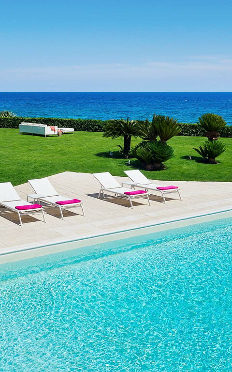 Blu Moon: Ansichten, Garten, Schwimmbad