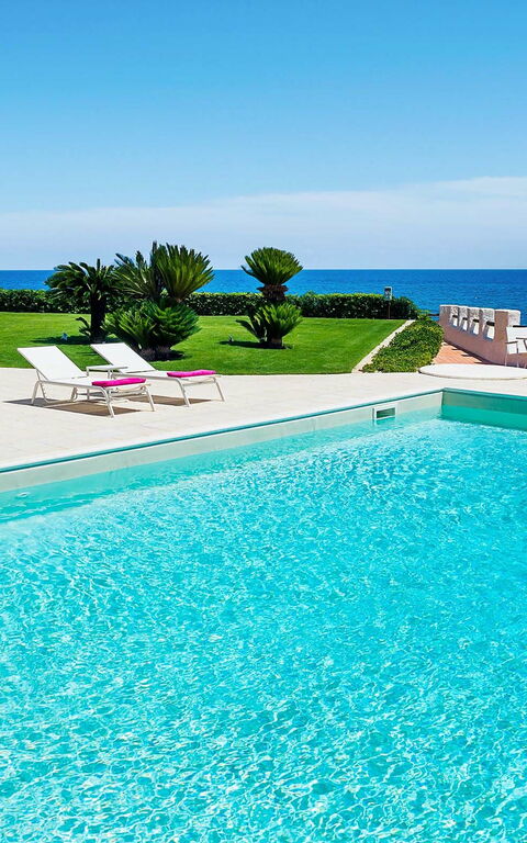 Blu Moon: Ansichten, Garten, Schwimmbad