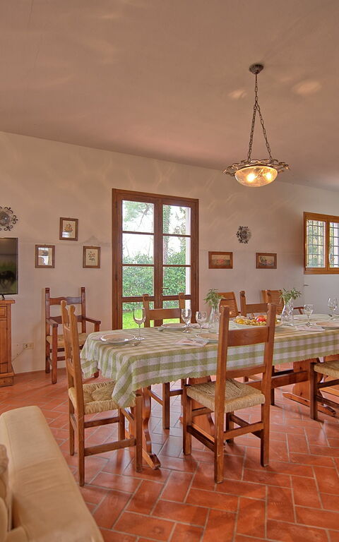 Casale Chiara: Esszimmer, Wohnzimmer