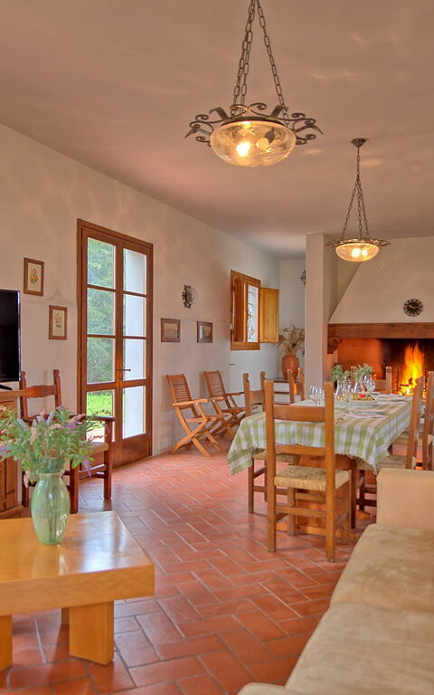 Casale Chiara: Esszimmer, Wohnzimmer