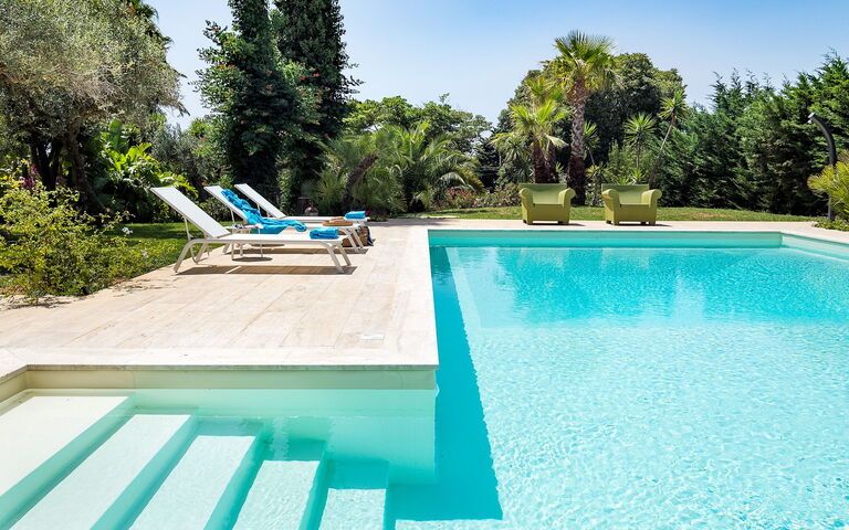 Villa San Ciro: Schwimmbad, Sommer