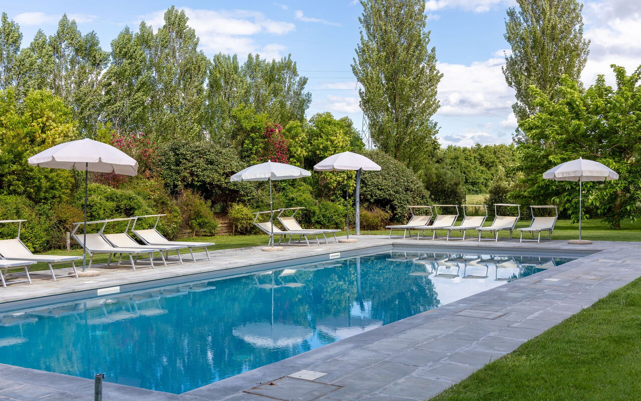 Villa Cangeli: Draussen, Schwimmbad